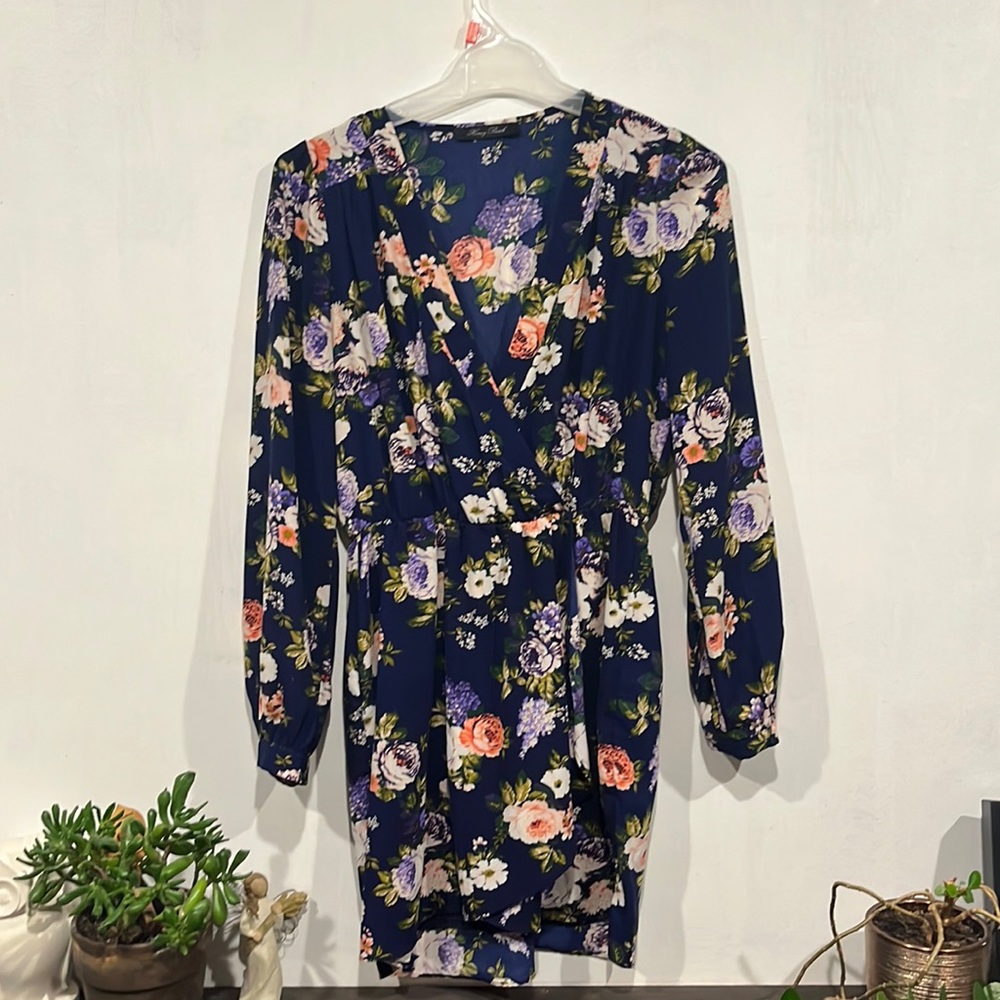 Honey Punch, size medium, navy floral dress.